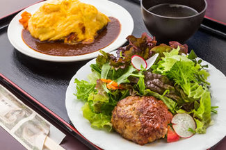 オムライスとレンコンミンチハサミ揚げ1,529円(税込)